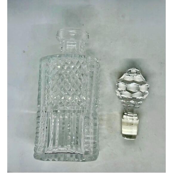 Vintage Lead Crystal Square Decanter with Diamond Cut Design Faceted Stopper - Picture 5 of 10